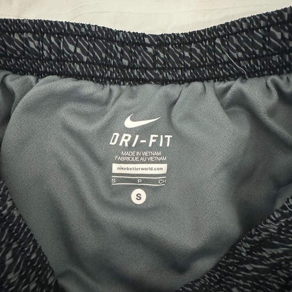 Nike shorts - Picture 3 of 4